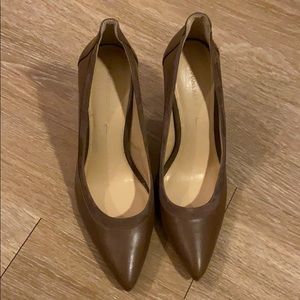 Brown Banana Republic leather pumps w/ suede trim